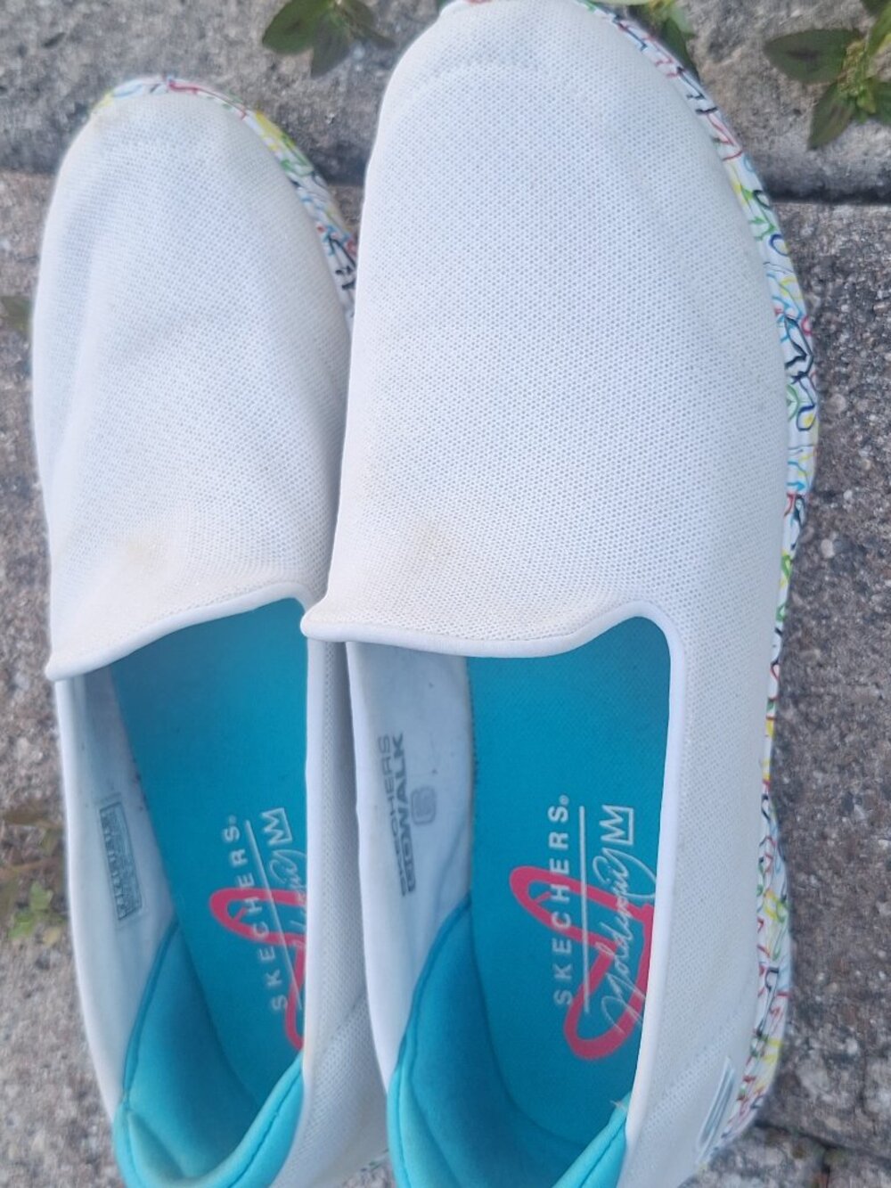 Nice whiite sketchers